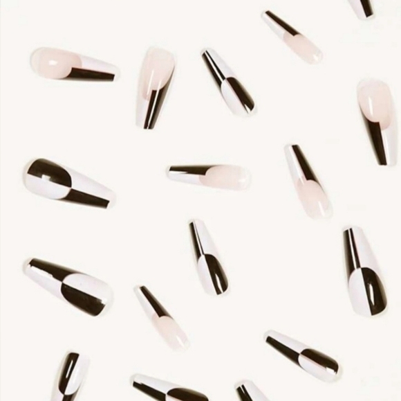 Black and White Square Fake Nails - Picture 2 of 3